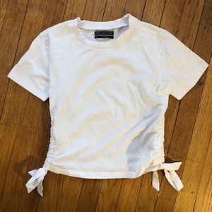 URBAN OUTFITTERS TEE